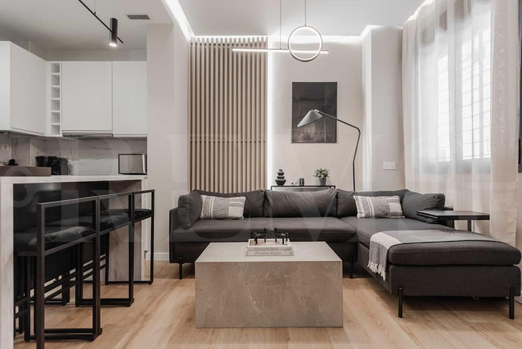 Contemporary Minimalist Apartment By Rems Malaga Ngoại thất bức ảnh