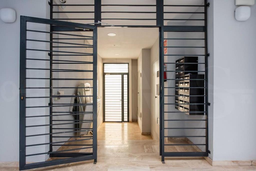 Contemporary Minimalist Apartment By Rems Malaga Ngoại thất bức ảnh