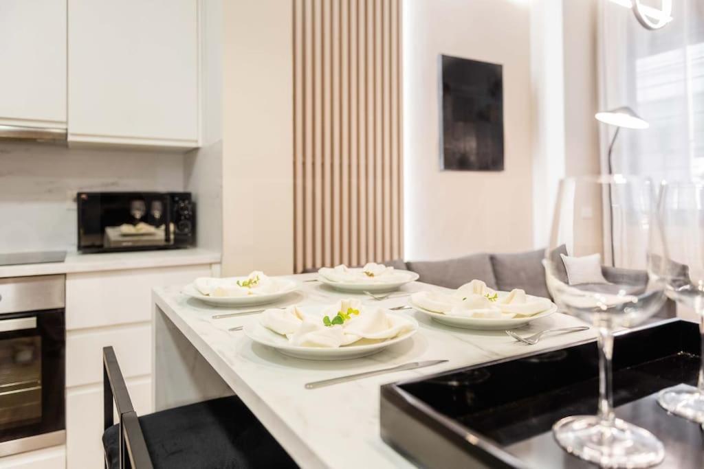 Contemporary Minimalist Apartment By Rems Malaga Ngoại thất bức ảnh