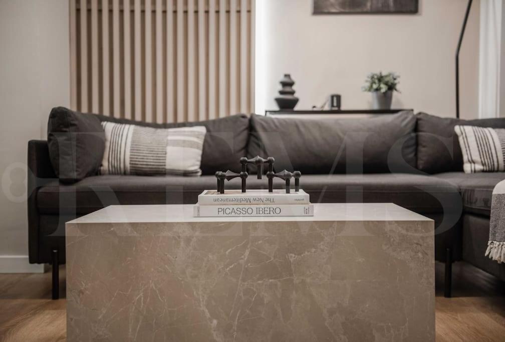 Contemporary Minimalist Apartment By Rems Malaga Ngoại thất bức ảnh
