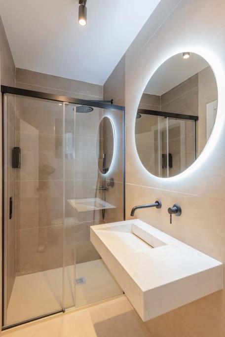 Contemporary Minimalist Apartment By Rems Malaga Ngoại thất bức ảnh